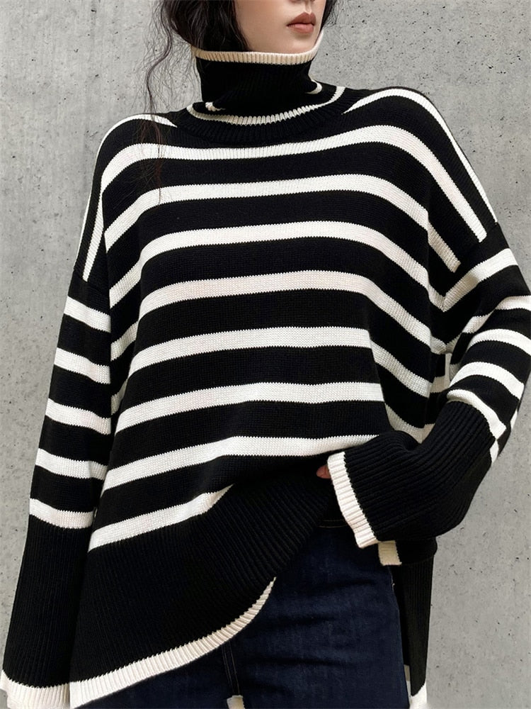 Kiara – Sweter w paski z wysokim dekoltem