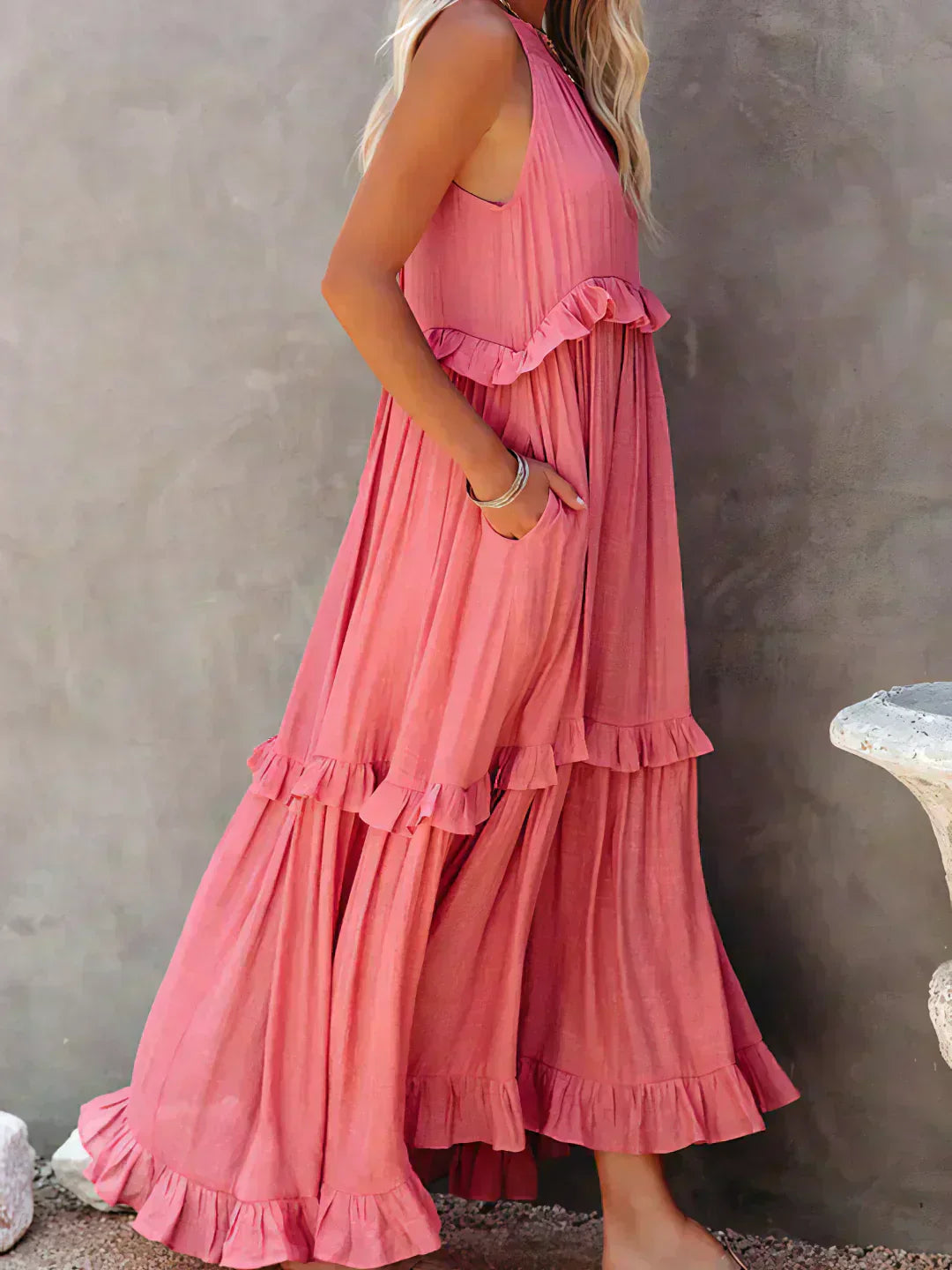 ANETA | Elegancka sukienka bez rękawów z falbankami