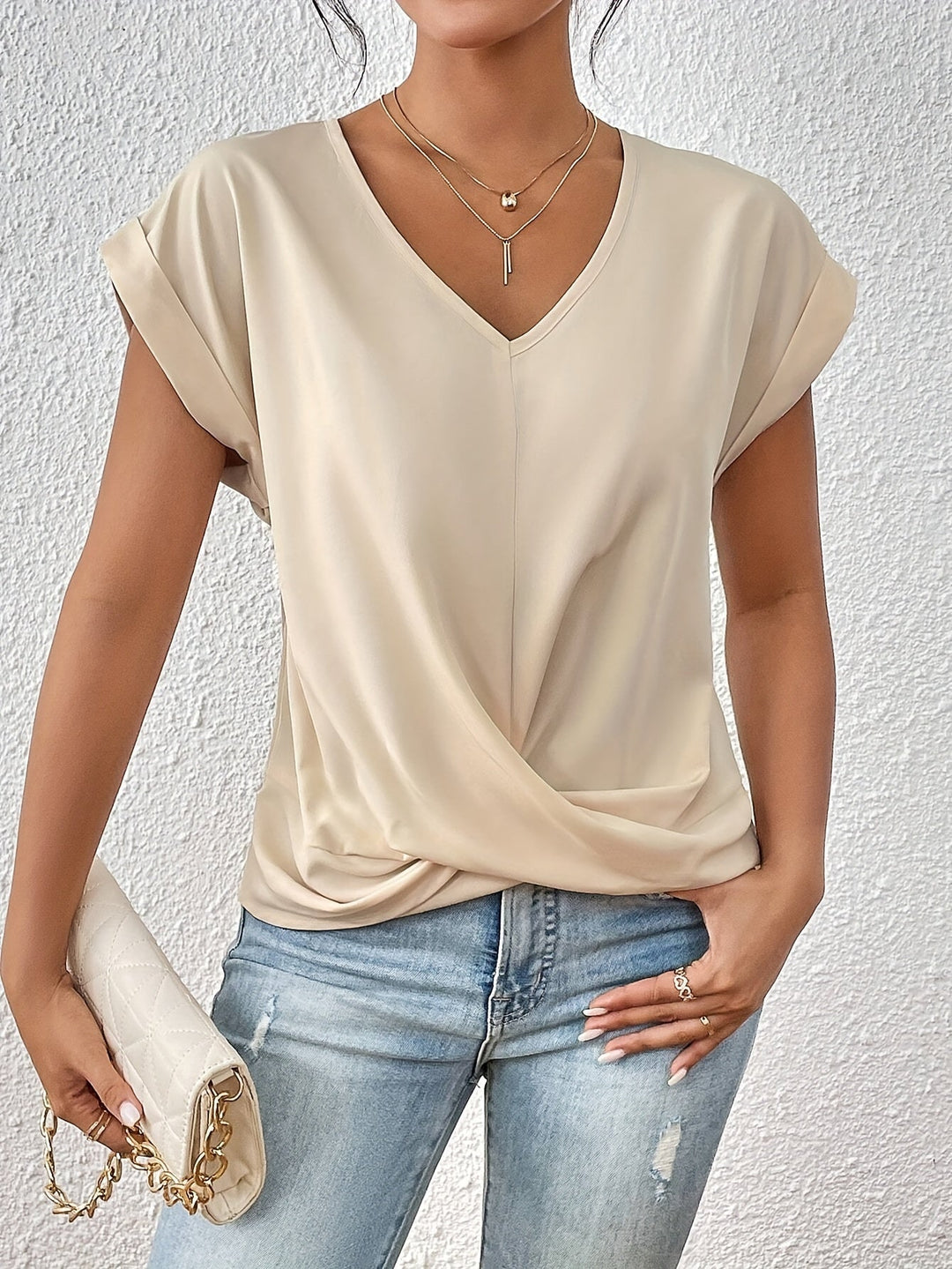 Cecylia | Casual T-shirt z dekoltem w kształcie serca