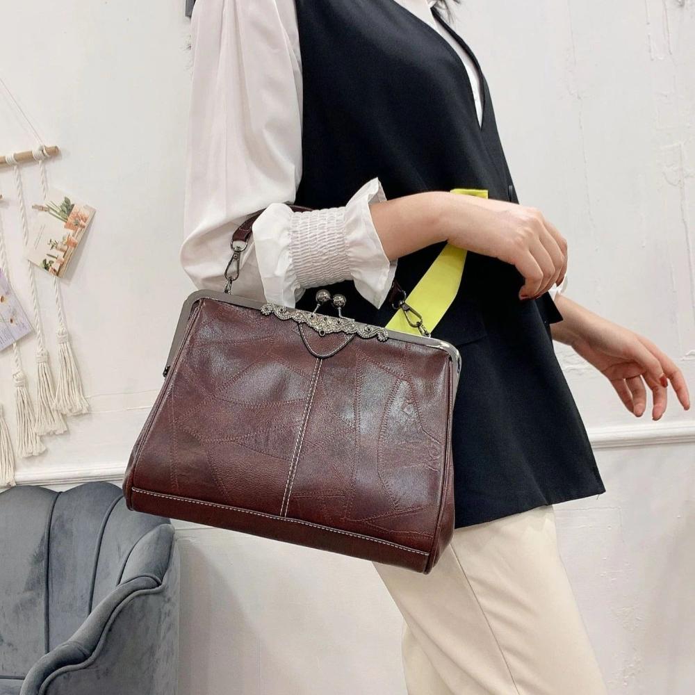 Mila | Torebka w stylu vintage zapinana na klapę