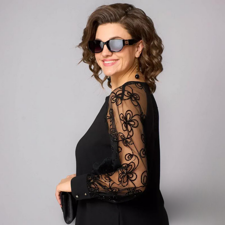 Smętek - Elegancka czarna sukienka z koronkowymi rękawami